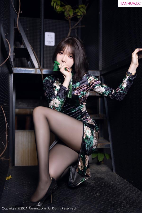 陈芝 芝芝Booty [XiuRen]高清写真图 2024.07.17 No.8876 徐莉芝Booty 黑丝美腿第26张图片